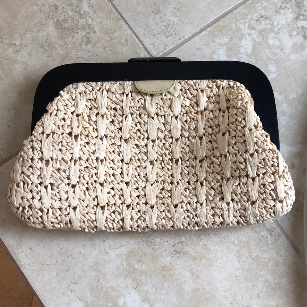 Handwoven summer clutch
